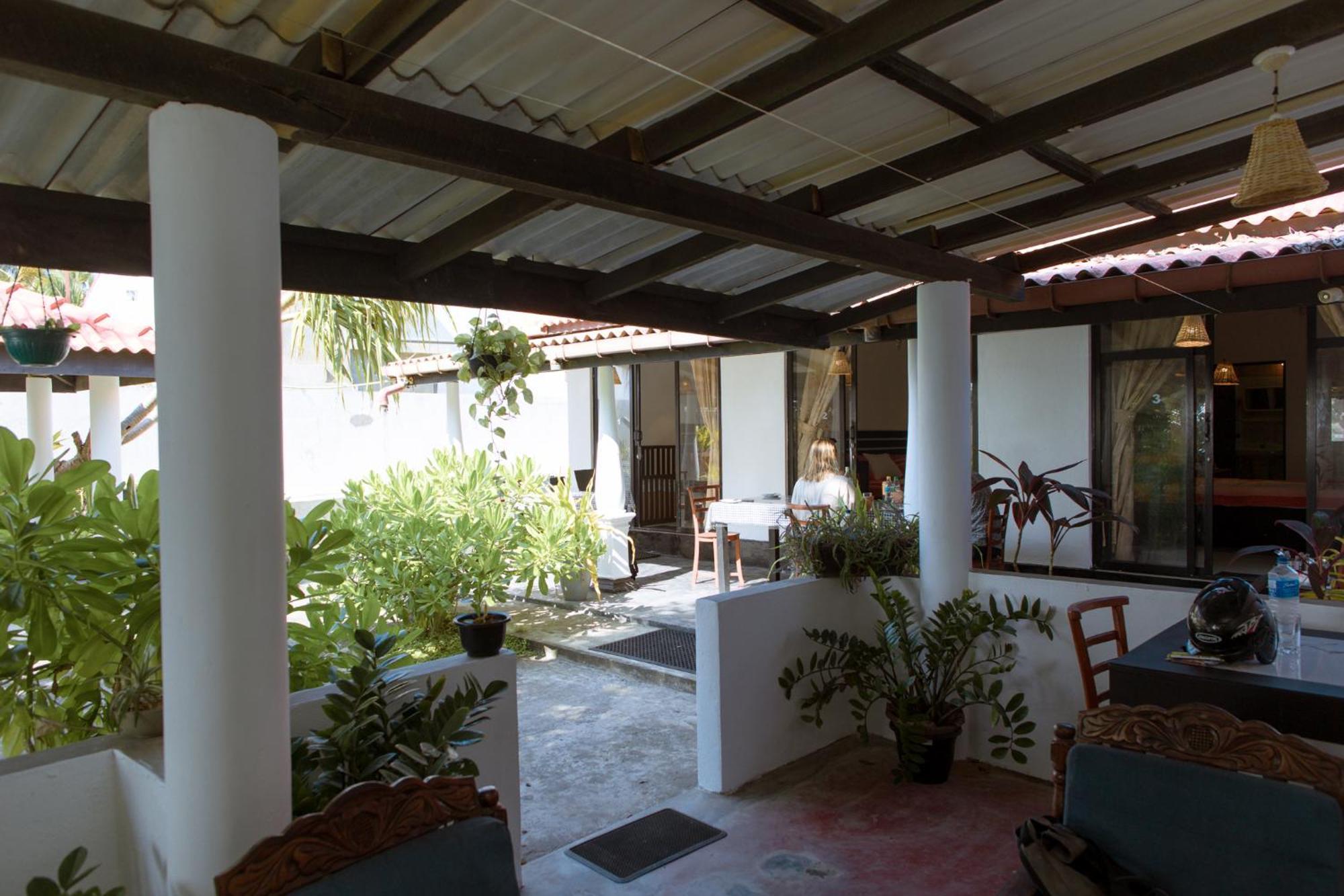 Yes Beach House Mirissa Bagian luar foto
