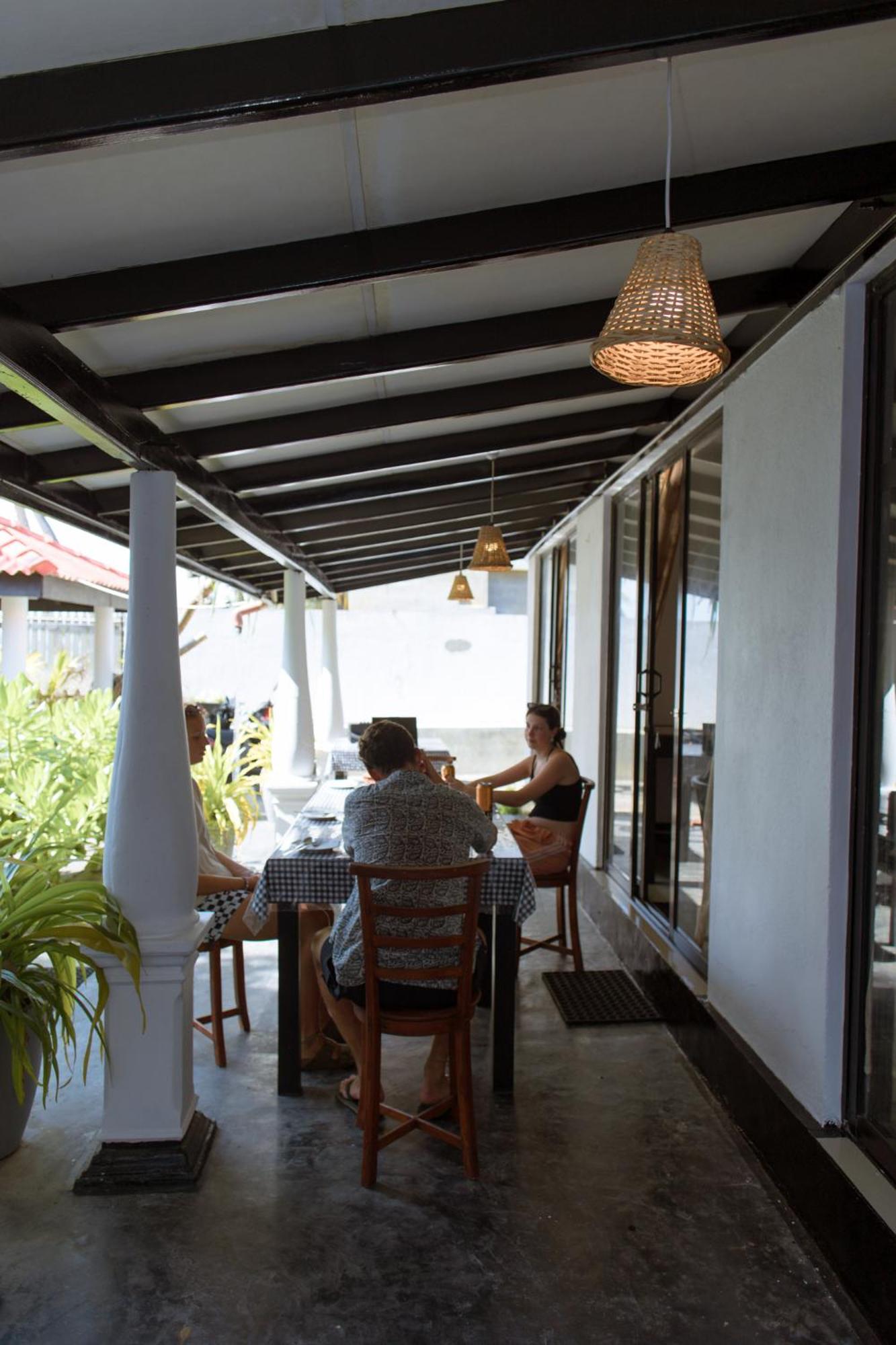 Yes Beach House Mirissa Bagian luar foto