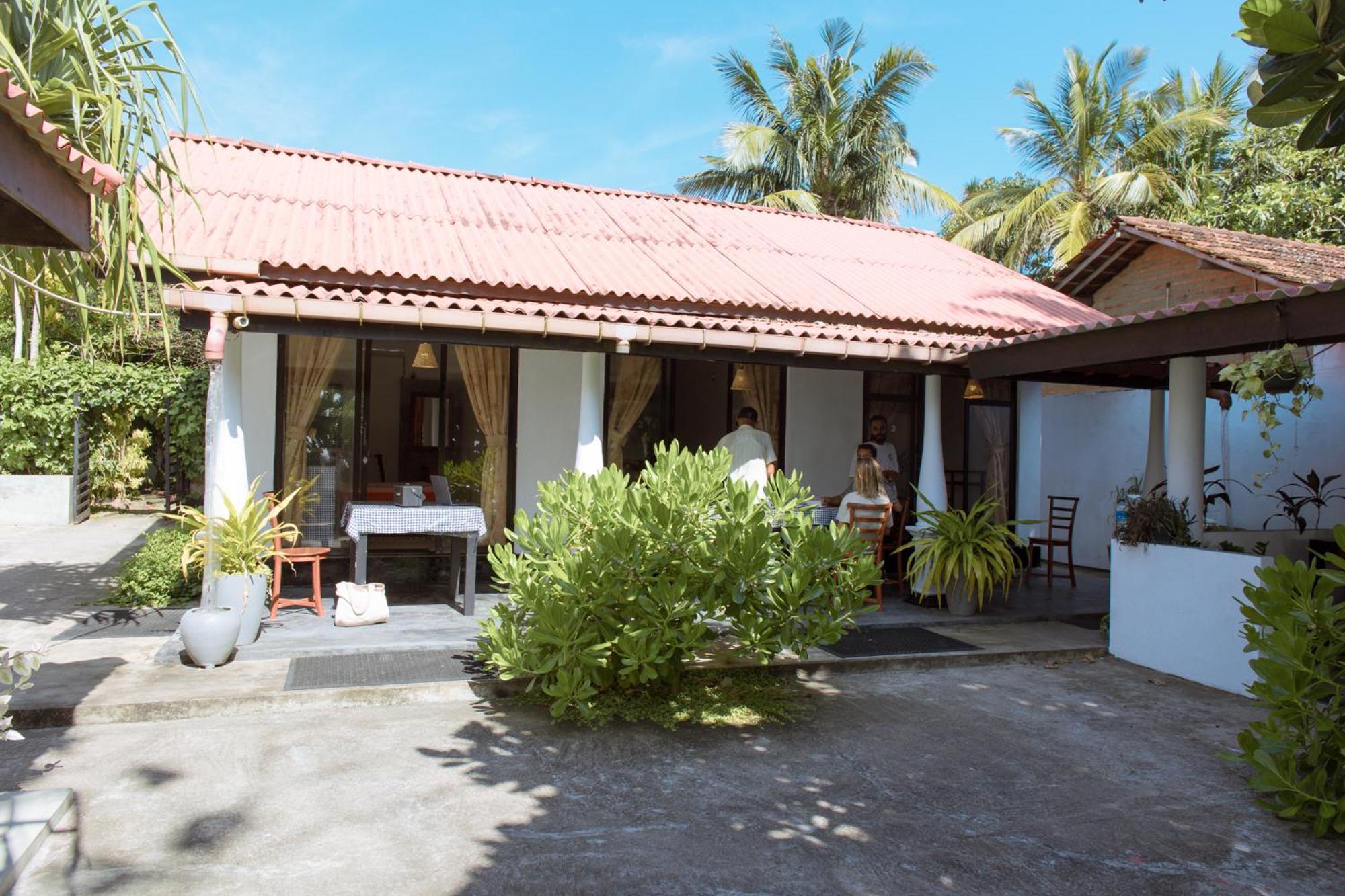 Yes Beach House Mirissa Bagian luar foto